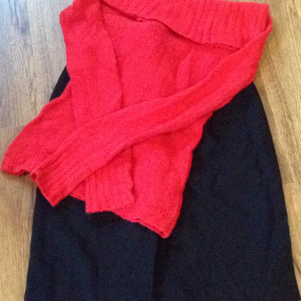 American Eagle True red sweater